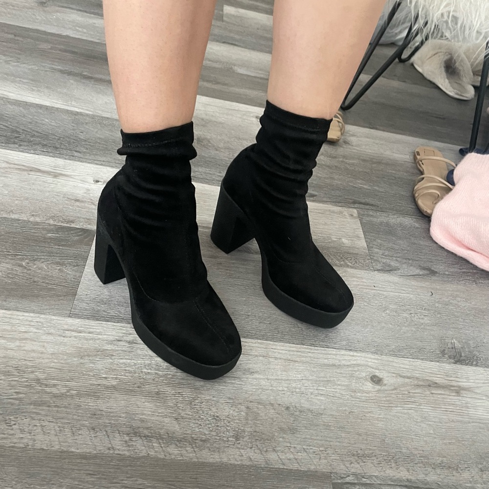 Black boots perfect for fall 😍